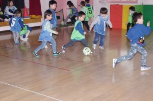 ５月８日　フォーザサッカークラブを招いてサッカー教室