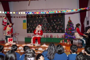 サンタが幼稚園にやってきた